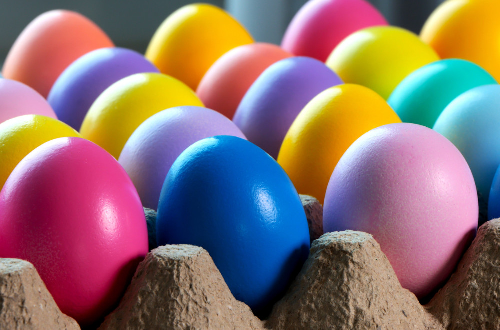 Domaćice su otkrile NOVU HIT METODU FARBANJA JAJA - svako sija kao SUNCE, a boja je potpuno prirodna!