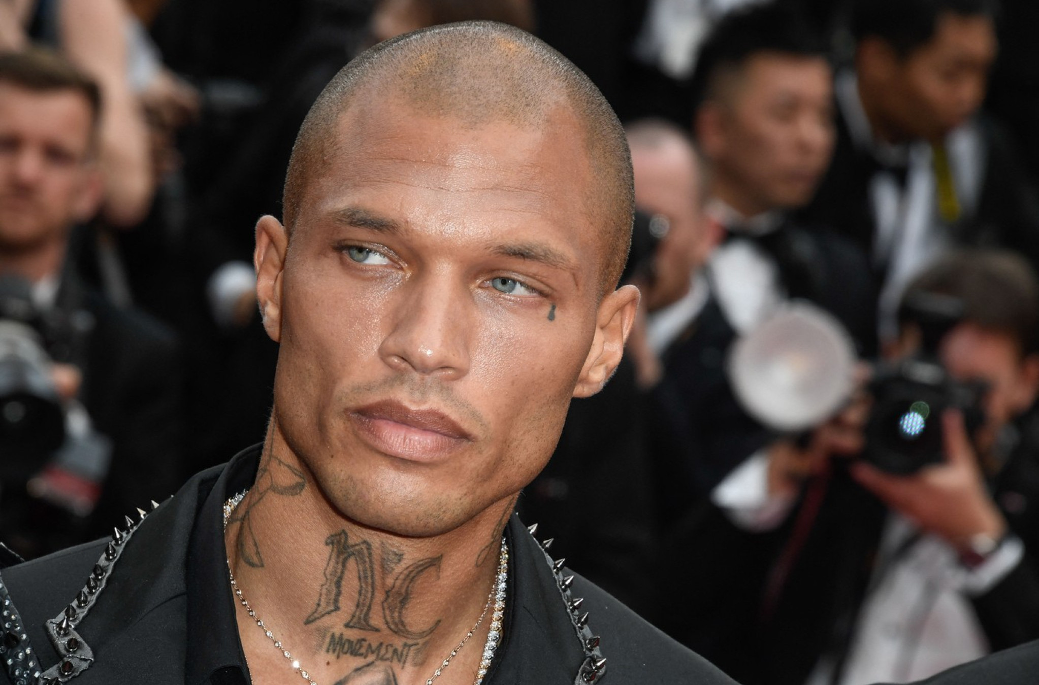 Od kriminalca iz zatvora do modela sa modnih pisti! Život Džeremija Miksa zaista liči na holivudski film! (VIDEO)