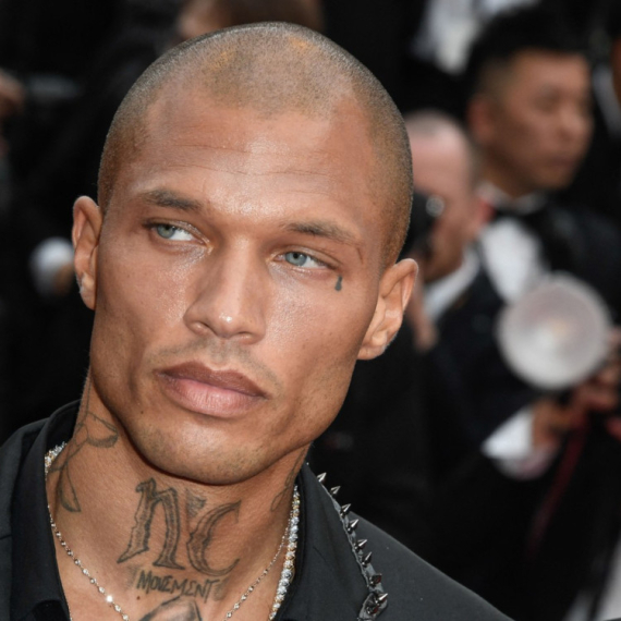 Od kriminalca iz zatvora do modela sa modnih pisti! Život Džeremija Miksa zaista liči na holivudski film! (VIDEO)