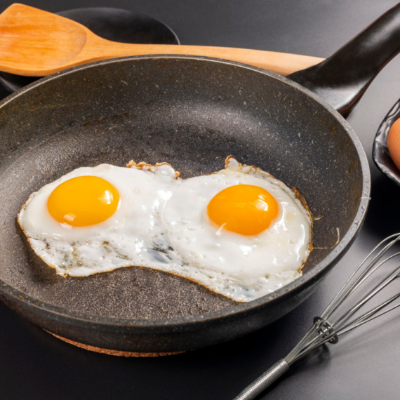 Ove greške svi pravimo pri korišćenju tiganja s nelepljivim slojem