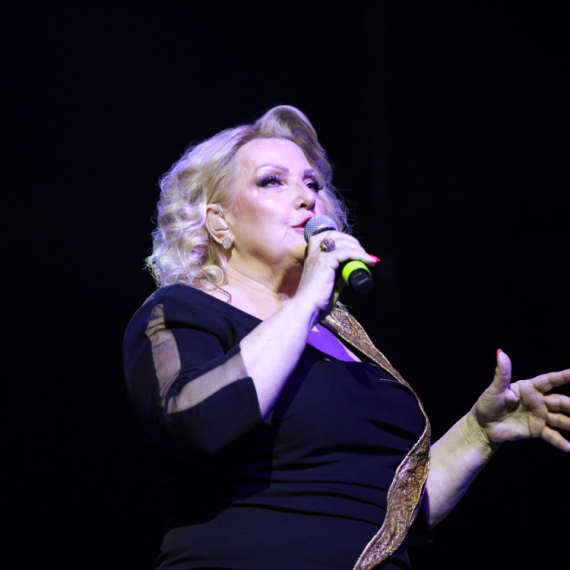 PRAKTIČNO I DAMSKI! Nikada ne biste pogodili ŠTA je Snežana Đurišić dobila na POKLON od Dragana Kojića Kebe