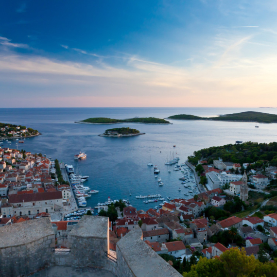 Letovanje na Hvaru: Iskusite magiju najsunčanijeg ostrva