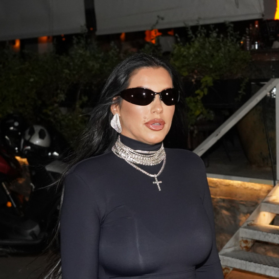 Seka Aleksić POKLANJA GARDEROBU koju više ne nosi: "Darujem svima oko sebe"