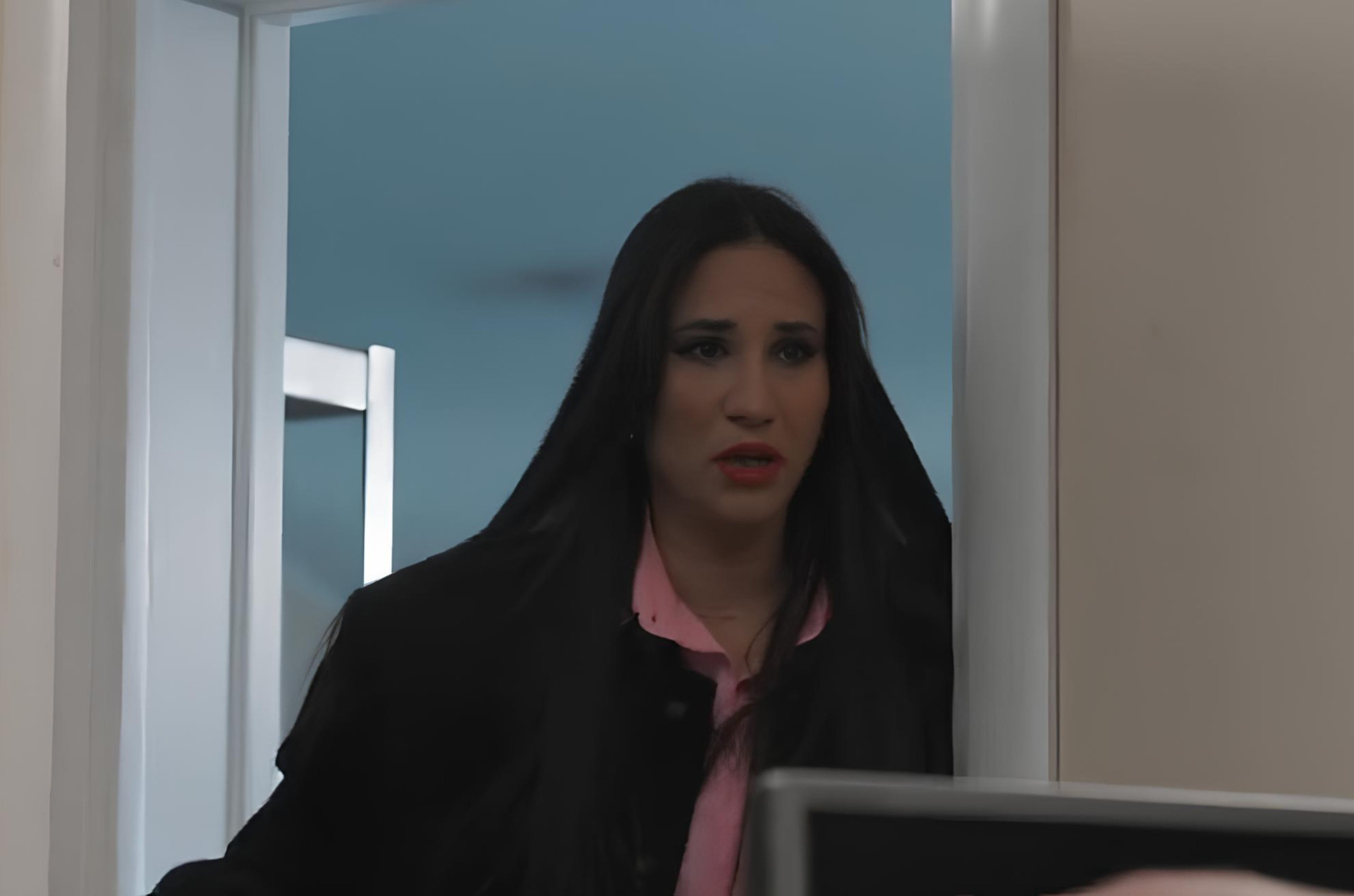 Igra sudbine: Ljubav nakon greha - Ponedeljak, 30. mart - Kaja upada kod Vukašina u kancelariju: "Imamo problem"