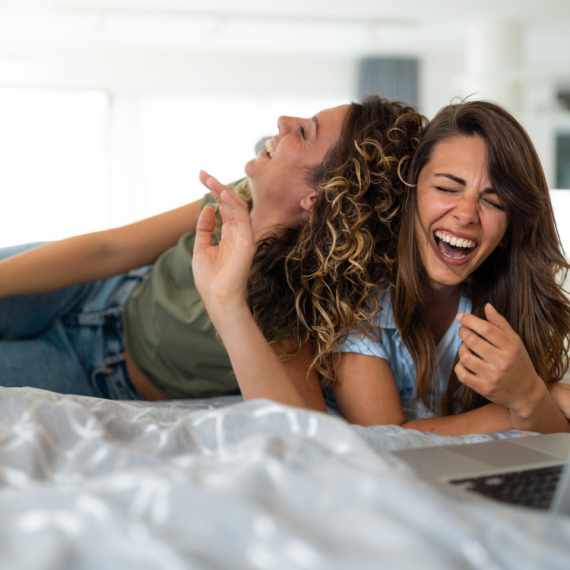 Oni će vas nasmejati i kad vam se plače: Ovi znakovi imaju najbolji smisao za humor