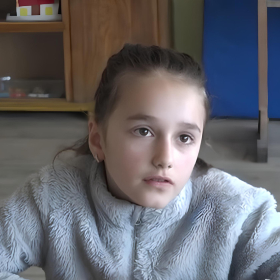 Marija je JEDINA UČENICA u ovoj seoskoj školi! Društvo joj pravi jedan PAS, ali bi ipak volela da ima i drugare (VIDEO)