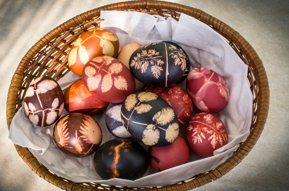 U ove tri boje NIJE DOBRO FARBATI USKRŠNJA JAJA: Sveštenik otkriva zašto ih treba izbegavati - mnogi prave ISTU GREŠKU svake godine