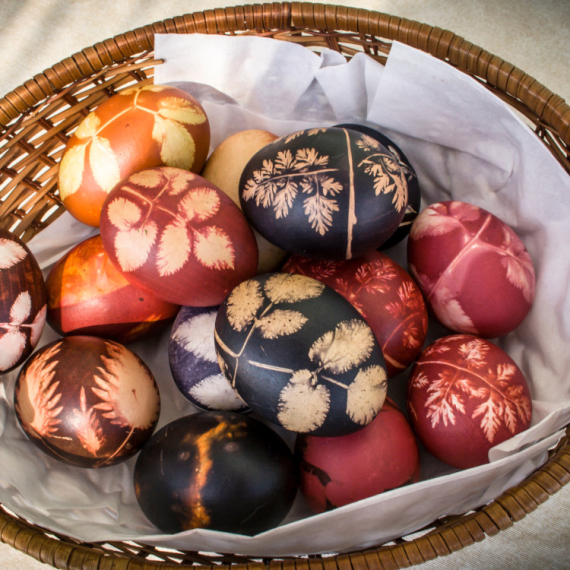 U ove tri boje NIJE DOBRO FARBATI USKRŠNJA JAJA: Sveštenik otkriva zašto ih treba izbegavati - mnogi prave ISTU GREŠKU svake godine