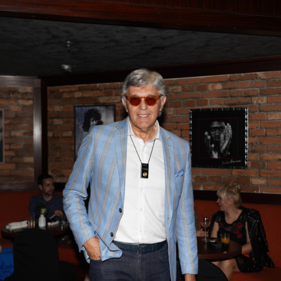 Preminuo pevač Mikan Kozomara! Vodio je poznatu emisiju dve decenije, a njegov veliki hit se i danas peva