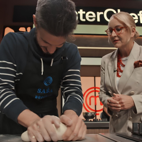 „Saša, vi pričate sa testom?“ On ima POSEBNU CAKU kako da mu burek ispadne što bolji