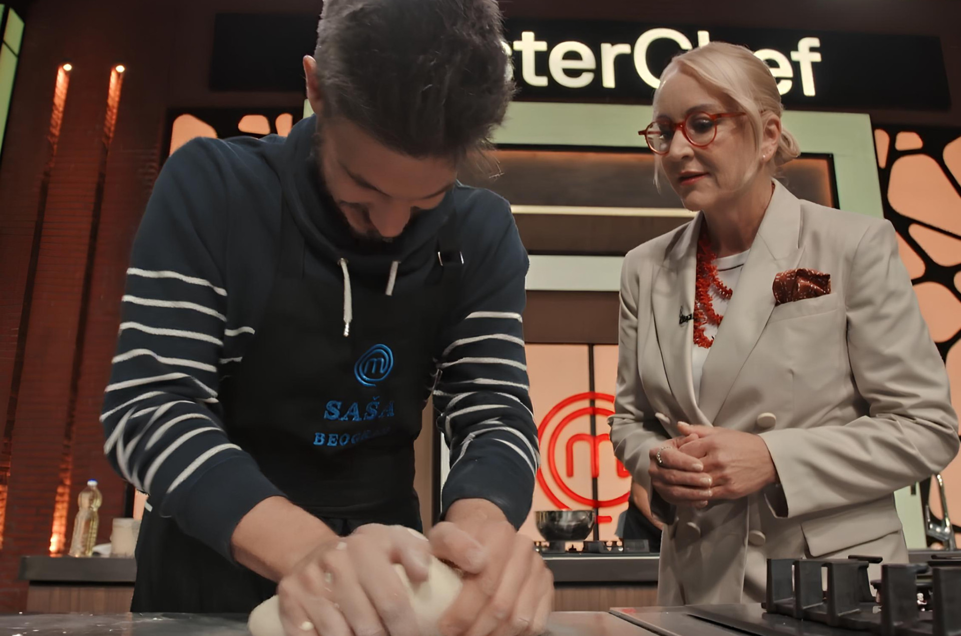 „Saša, vi pričate sa testom?“ On ima POSEBNU CAKU kako da mu burek ispadne što bolji