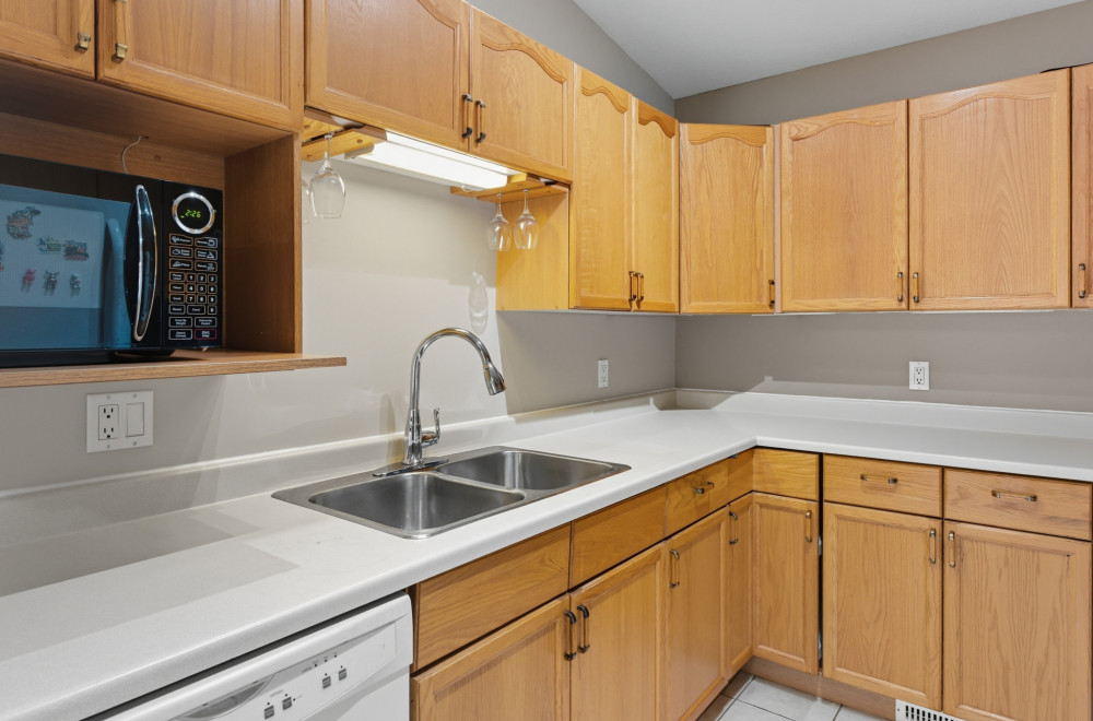 Renovirao je STARU KUHINJU za gotovo 0 DINARA: Samo je OVO OKRENUO i dobio NOVU, MODERNU koja izgleda kao da je upravo kupljena u salonu