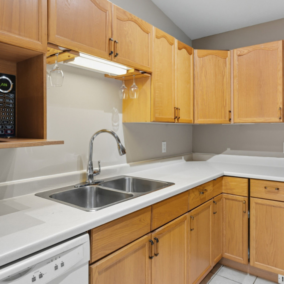 Renovirao je STARU KUHINJU za gotovo 0 DINARA: Samo je OVO OKRENUO i dobio NOVU, MODERNU koja izgleda kao da je upravo kupljena u salonu