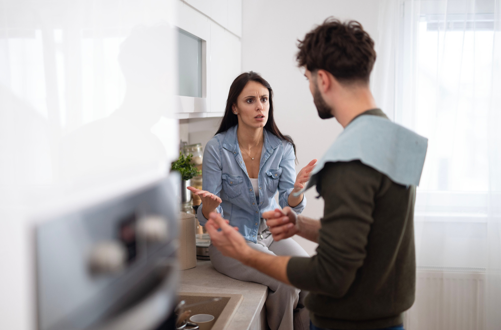 DNEVNI HOROSKOP ZA PONEDELJAK 6. APRIL: Ribe dobijaju ODLIČNE poslovne ponude, Škorpije su ZAHLADILE odnos sa partnerom, Blizancima potrebno OPUŠTANJE