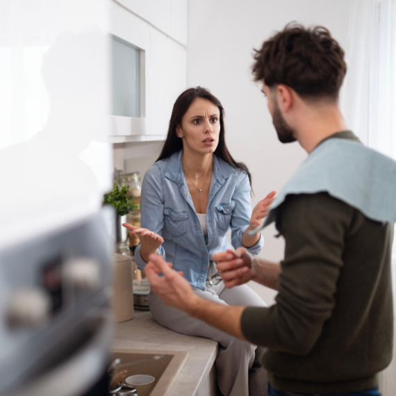 DNEVNI HOROSKOP ZA PONEDELJAK 6. APRIL: Ribe dobijaju ODLIČNE poslovne ponude, Škorpije su ZAHLADILE odnos sa partnerom, Blizancima potrebno OPUŠTANJE