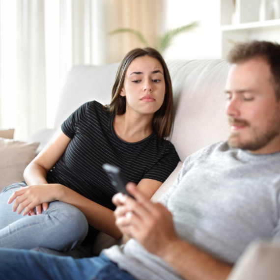 DNEVNI HOROSKOP ZA SREDU 8. APRIL: Jarčevi NERVOZNI, Vagama se GOMILAJU OBAVEZE, Rakovi opterećeni partnerovom VERNOŠĆU