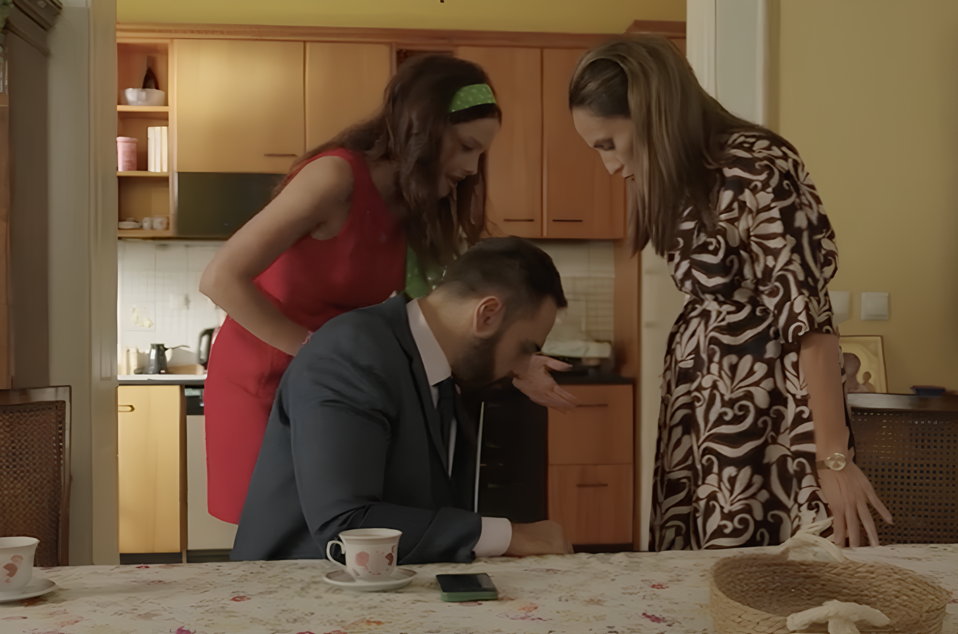 Dadilja sa sela - Utorak, 7. april - Viktorija se porađa