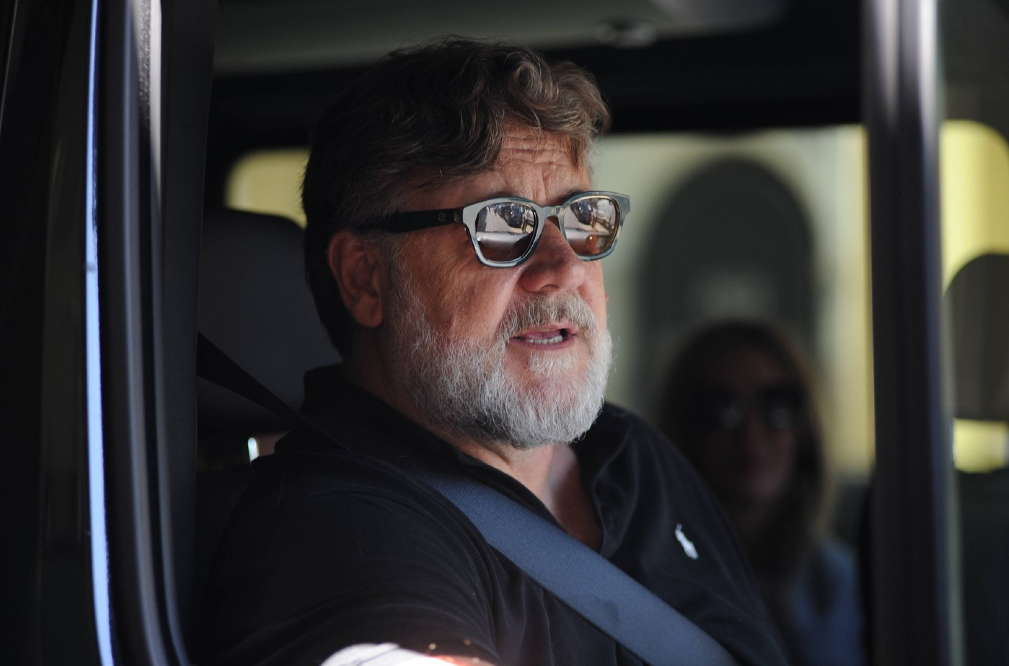 Važio je za holivudskog FRAJERA, ugojio se 30 kilograma, a sada uživa sa 19 godina MLAĐOM devojkom