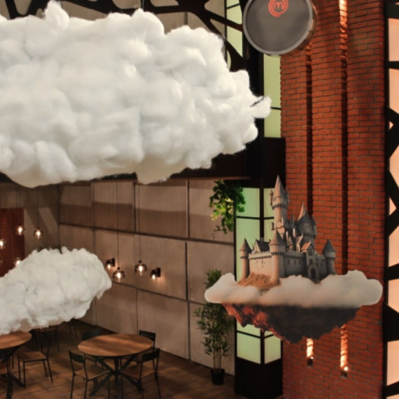 MasterChef Srbija - Petak, 10. april - Takmičari u čudu - dočekuje ih Čardak ni na nebu, ni na zemlji!