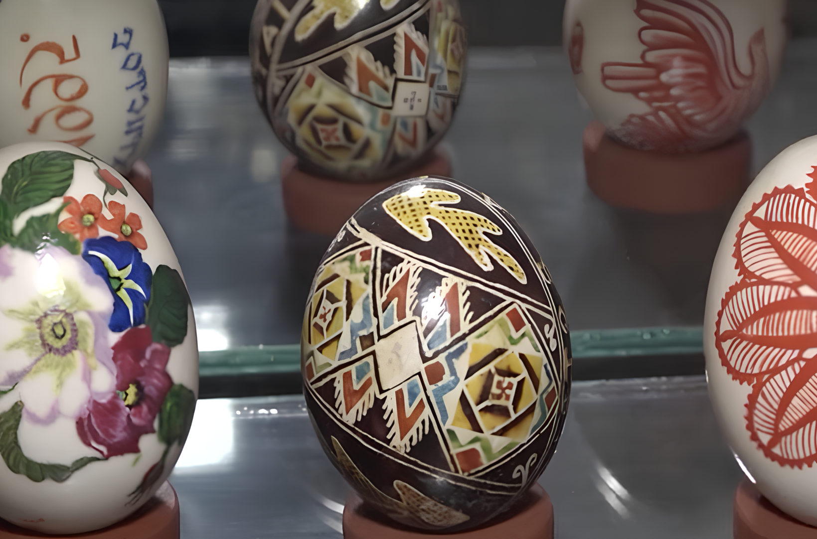 Ne zna se koje je lepše! Pogledajte ovu divnu kolekciju VASKRŠNJIH JAJA iz celog sveta (VIDEO)