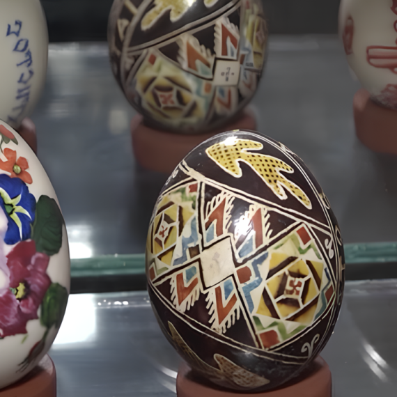 Ne zna se koje je lepše! Pogledajte ovu divnu kolekciju VASKRŠNJIH JAJA iz celog sveta (VIDEO)