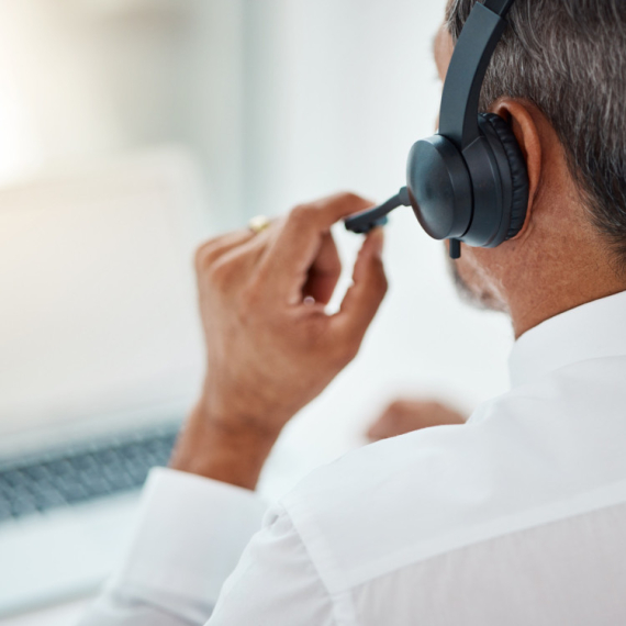 Šef je zaboravio da ISKLJUČI MIKROFON! Radnica nije verovala ŠTA ČUJE