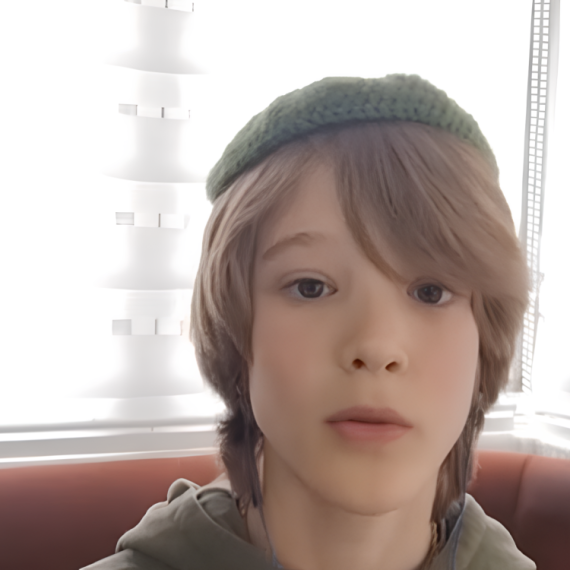 Viktor (12) planira da ishekla NAJVEĆI ĆILIM u Srbiji! Od bake je naučio osnove, a evo KAKO mu ide (VIDEO)