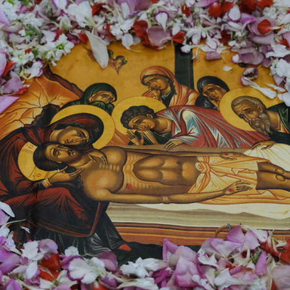 Velika subota – uspomena na pogreb Isusa Hrista, u nekim krajevima se mesi "vaskršnjak", a ovo su najvažniji običaji