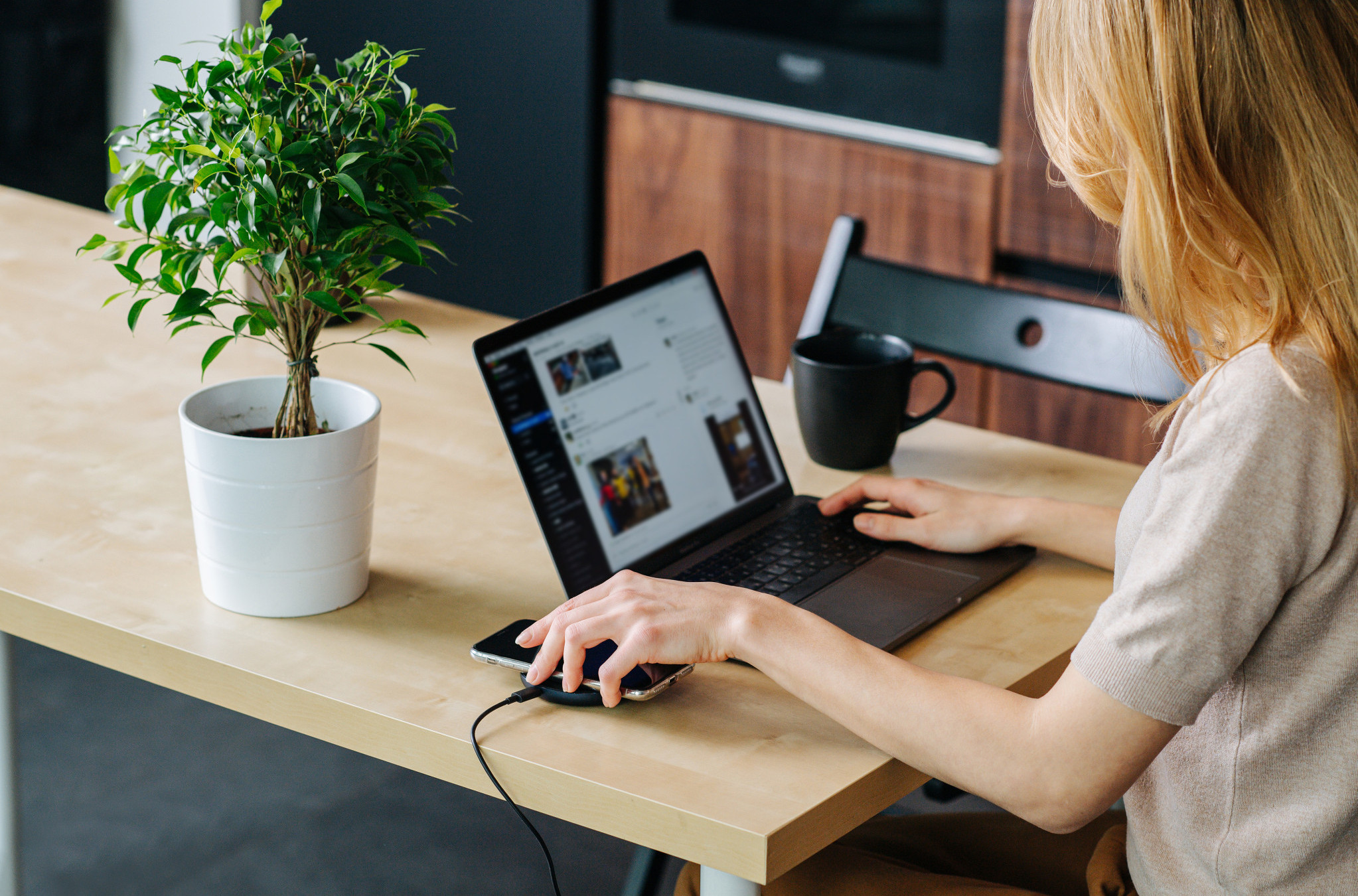 Napravila je zanimljivi ONLAJN UPITNIK i više od 260 muškaraca se prijavilo za SASTANAK SA NJOM! (VIDEO)