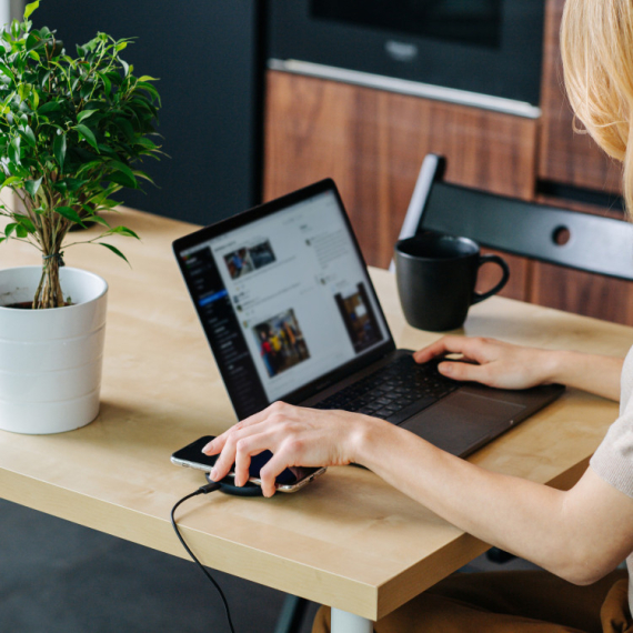 Napravila je zanimljivi ONLAJN UPITNIK i više od 260 muškaraca se prijavilo za SASTANAK SA NJOM! (VIDEO)