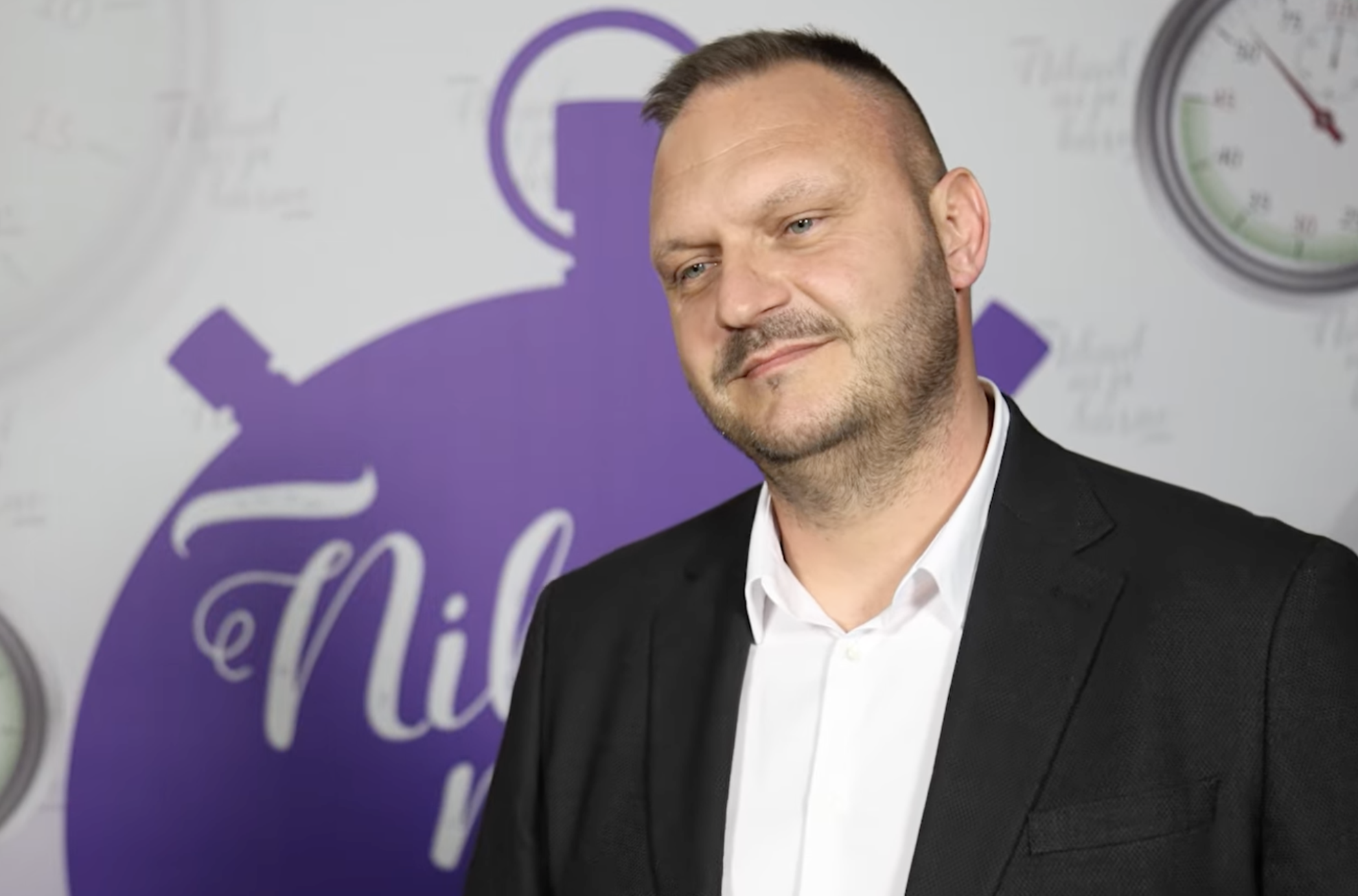 Dejan Petrović VOLI DA KUVA, ali priznaje i da u kuhinji IMA MANU koja njegovu suprugu NERVIRA