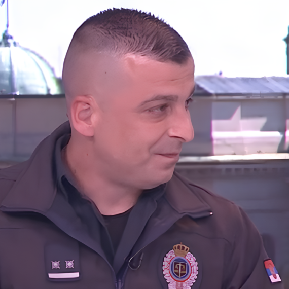 Pešačili su 15 dana od Beograda do Ostroga kako bi skupili novac za LEČENJE DVOJE DECE