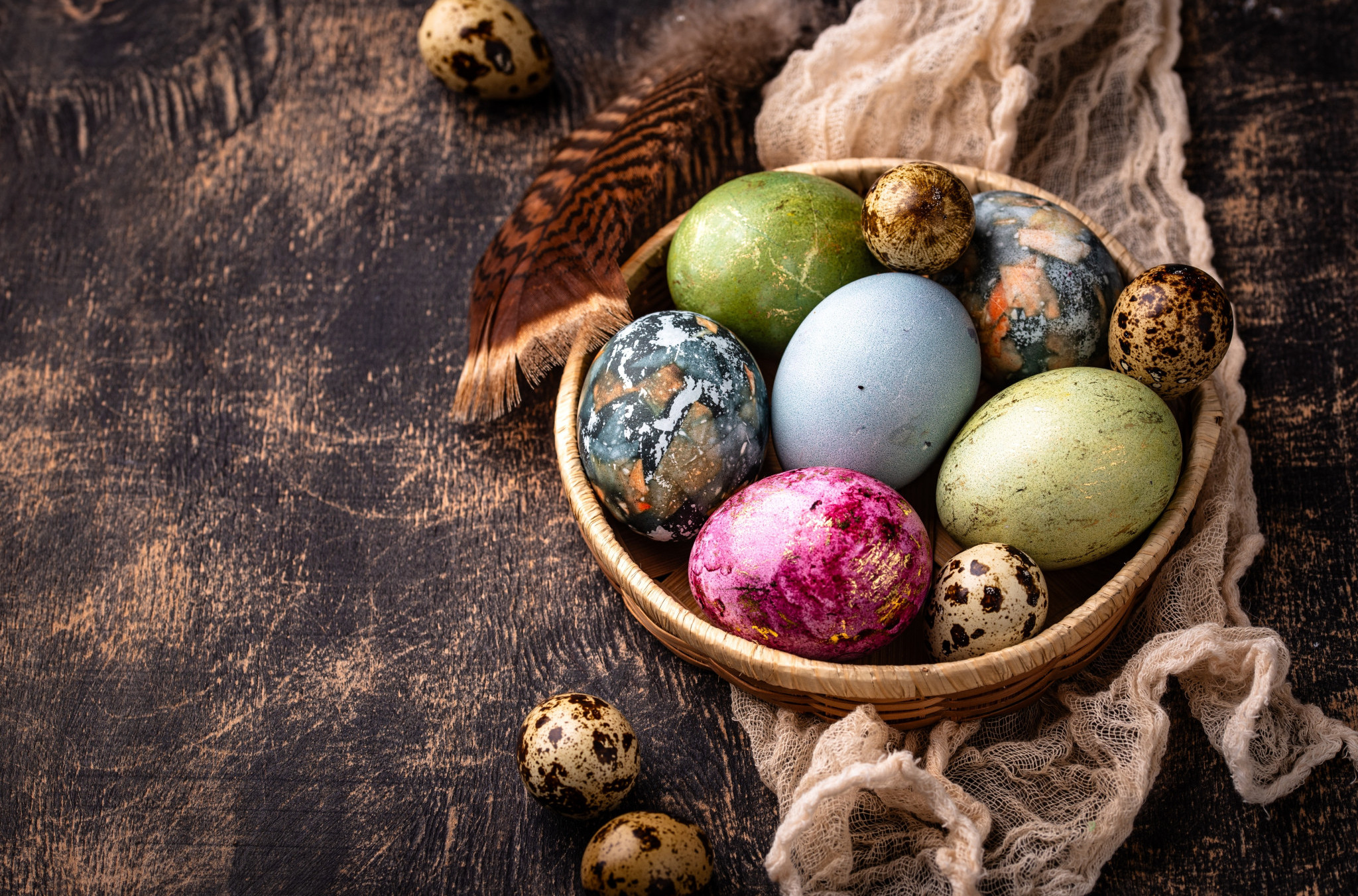 PROSLAVLJAMO VASKRSNI PONEDELJAK: Evo zašto se devojke danas POLIVAJU VODOM i koje još OBIČAJE treba ispoštovati