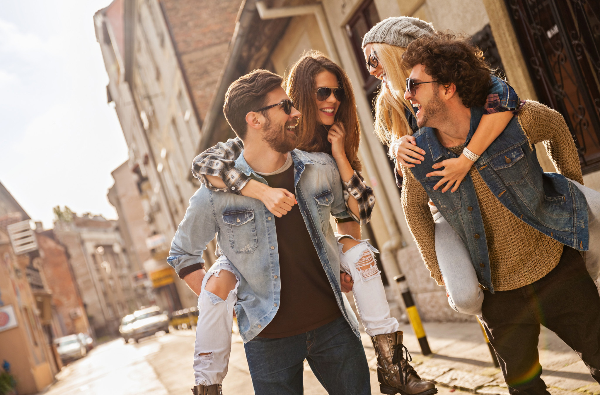 DNEVNI HOROSKOP ZA PETAK, 17. APRIL: Vodolije uživaju u društvu BLISKIH LJUDI, Strelčevi se PRILAGOĐAVAJU novim poslovnim okolnostima, Bikovi PREUVELIČAVAJU