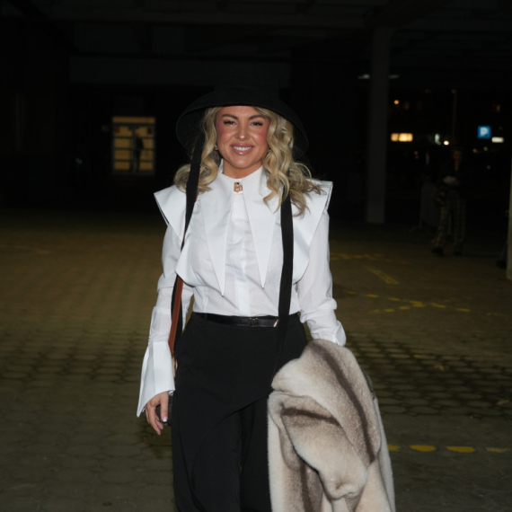 Pevačica Dragica Zlatić otkrila ŠTA koristi kako bi tokom nastupa BOLJE IZGLEDALA (VIDEO)