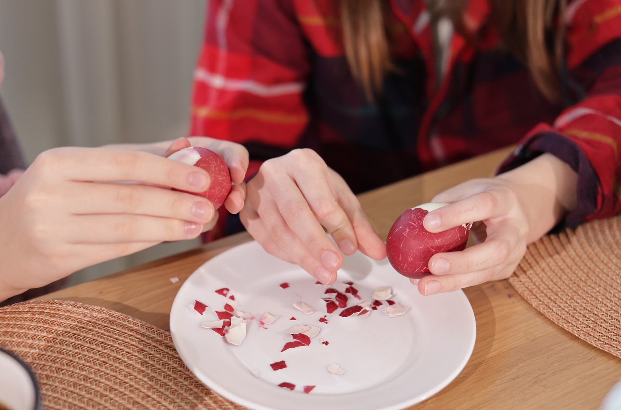 Koliko DUGO smete da čuvate JAJA nakon Vaskrsa? Evo kako ćete znati da li su i dalje BEZBEDNA ZA KORIŠĆENJE (VIDEO)