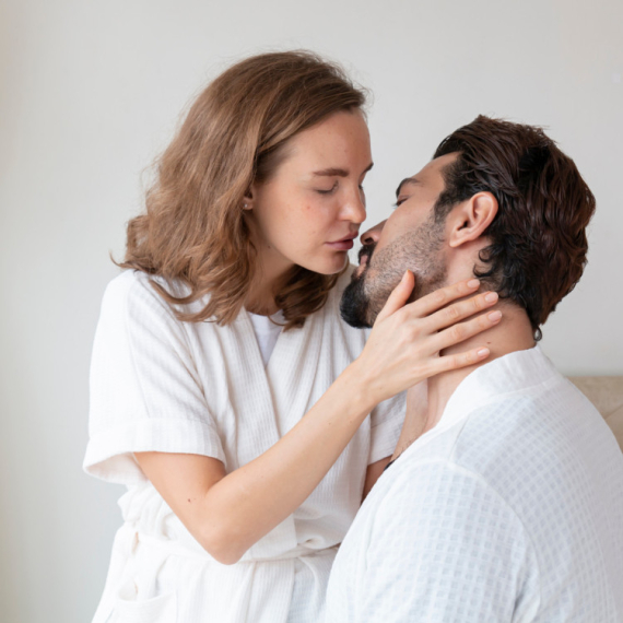 Intimni odnos u dugoj vezi ne mora postati dosadan! Samo promenite neke od NAVIKA