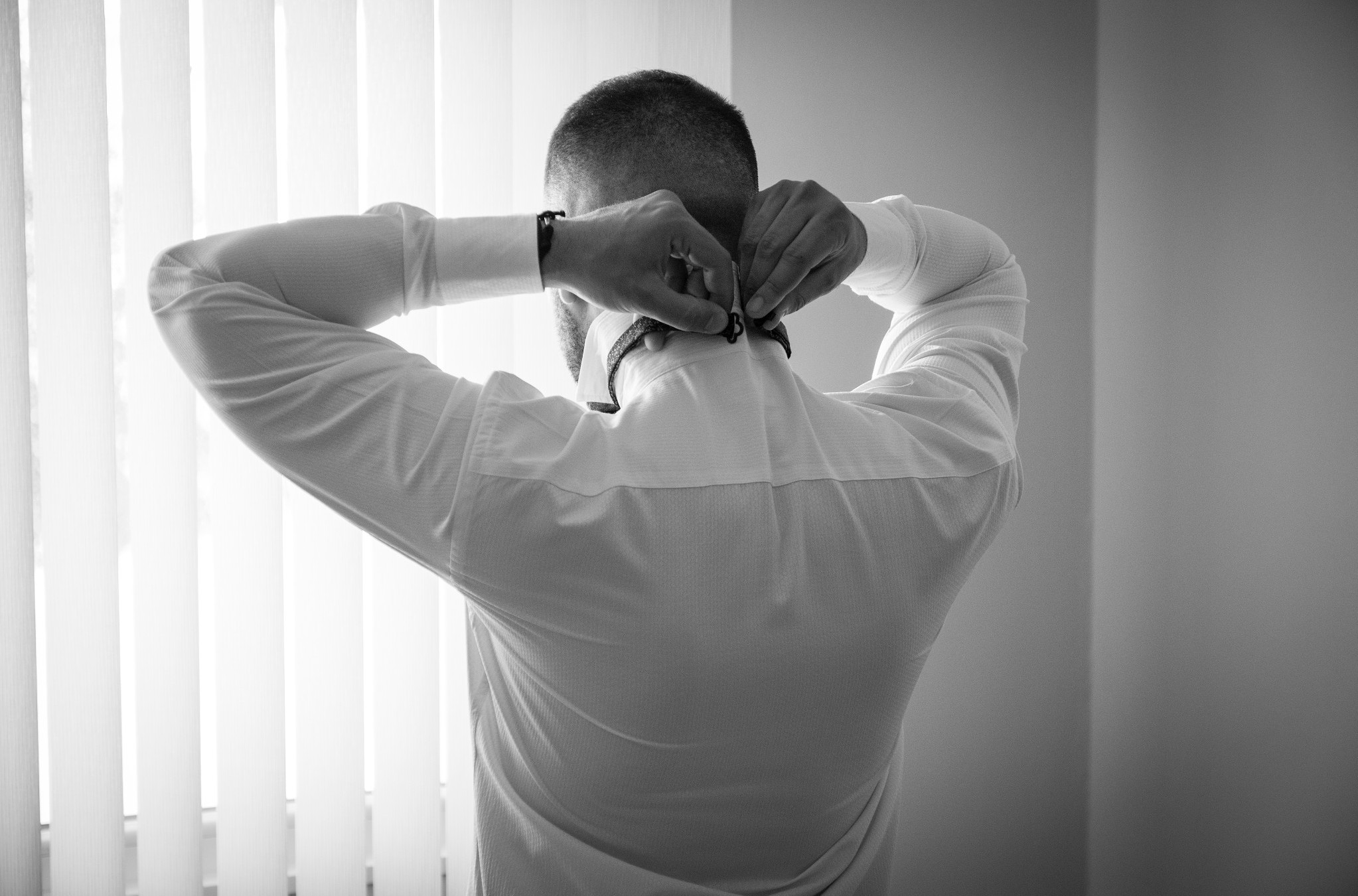 Okrenuli su se misleći da će ugledati mladu, kad ono... Mladoženje nisu mogle da zaustave smeh (VIDEO)