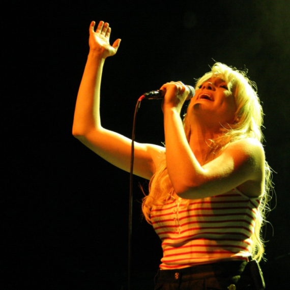 Napastvovali su je i držali zatvorenu u sopstvenom domu! Oteli su je i avionom prebacili u inostranstvo, a povratka se NE SEĆA - sada je rešila sve da otkrije