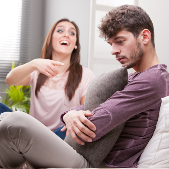 Pet "bezazlenih" šala koje mogu da UNIŠTE VEZU: Jedna se posebno NE PRAŠTA