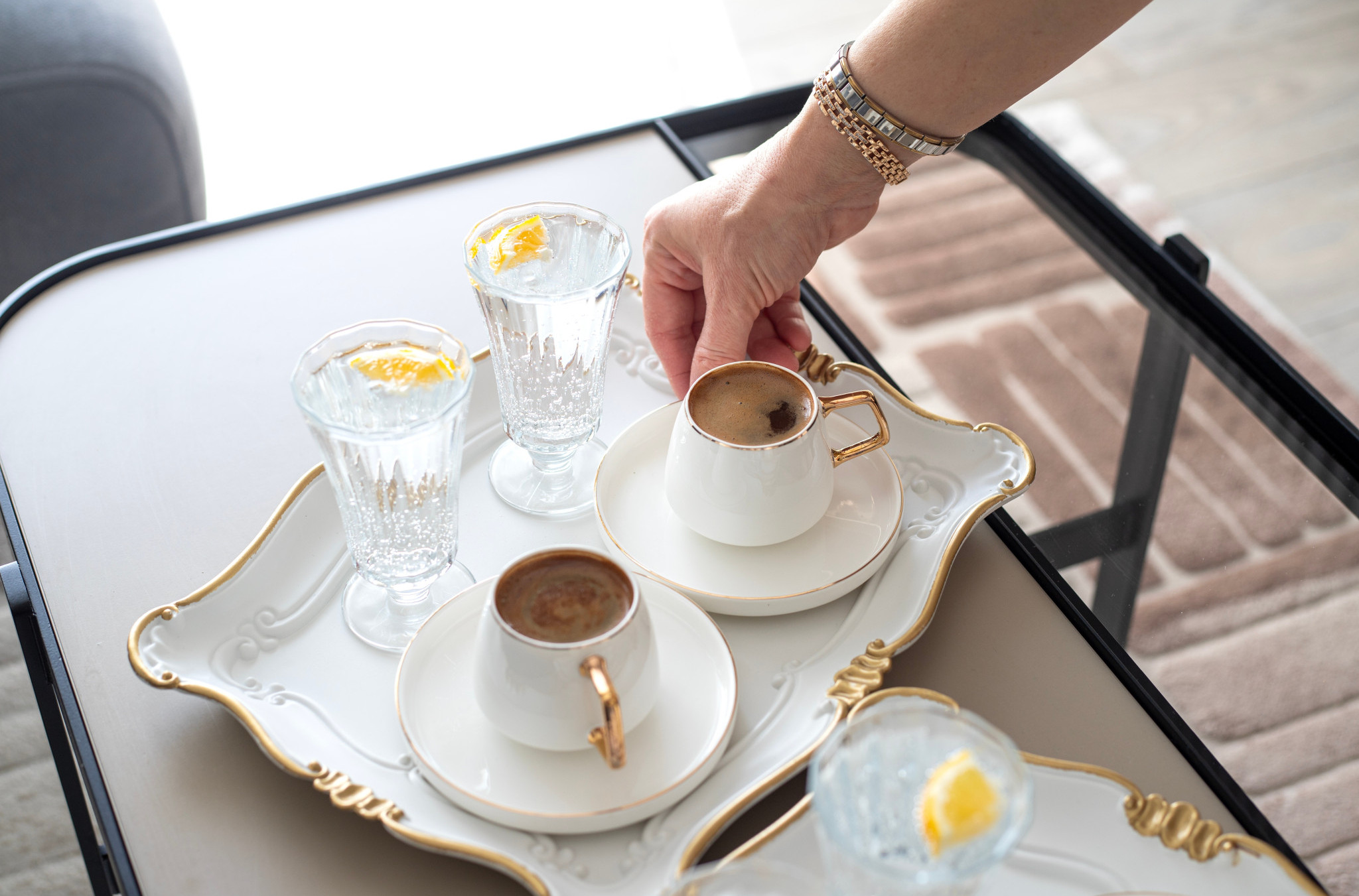 Horoskopski znakovi koji ne mogu da zamisle dan bez kafe: Jednima "pogonsko gorovio", drugima čist luksuz