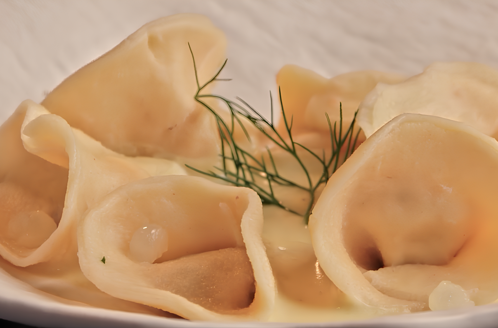 Ravioli sa musom od lososa na espumi od kukuruza