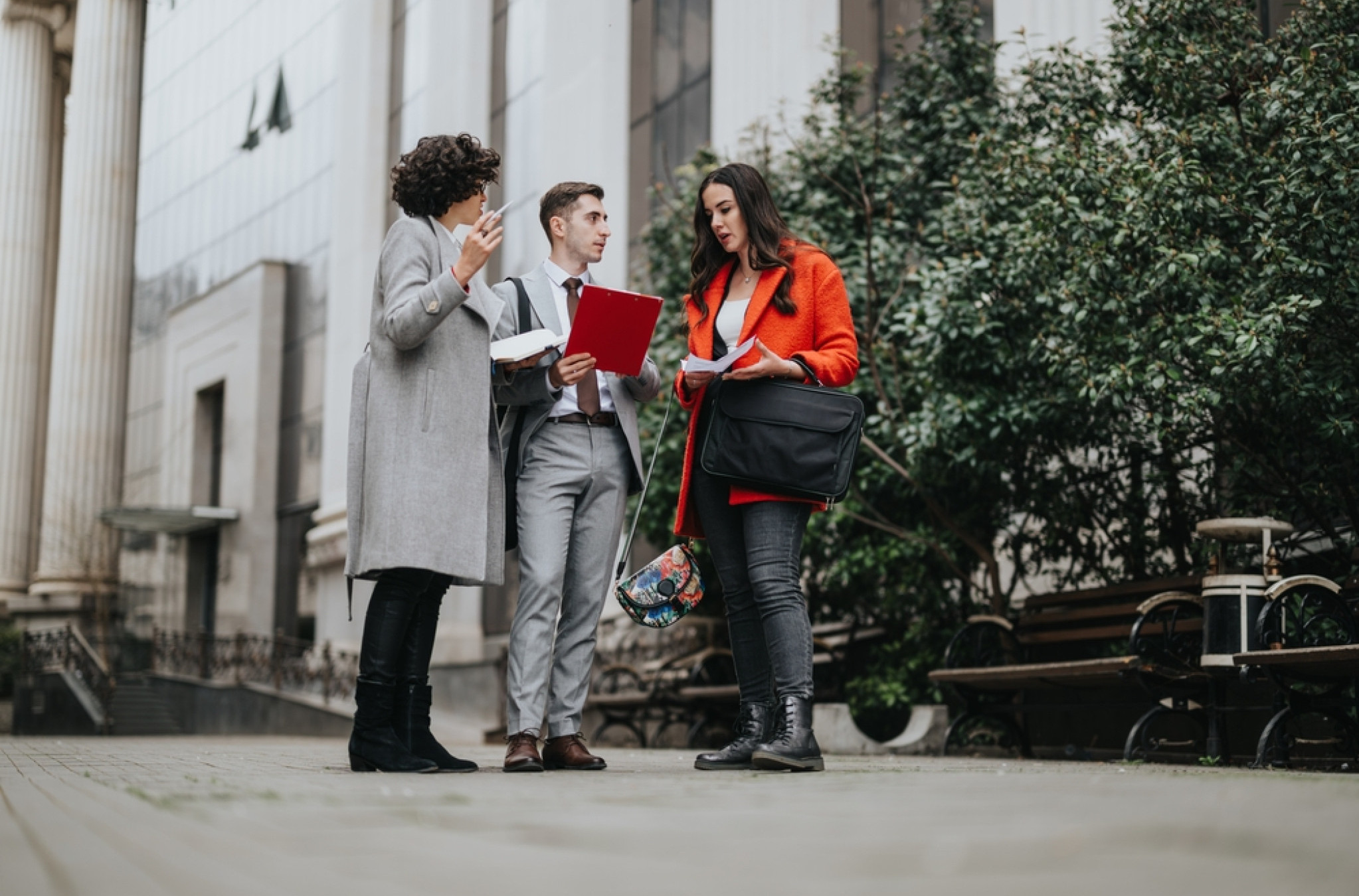 Zbog ovih 5 stvari možete da imate problema, pa čak i da dobijete OTKAZ: O ovome NIKAD NE BI TREBALO da pričate na poslu