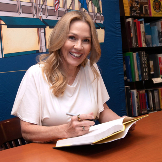 Zvezda serije "Beverli Hils 90210" priznala: Povećala sam grudi, jer sam htela da im se svidim (FOTO)