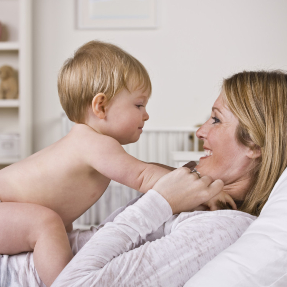 Deca koju rode mame starije od 40 godina imaju ove tri specifične prednosti u životu