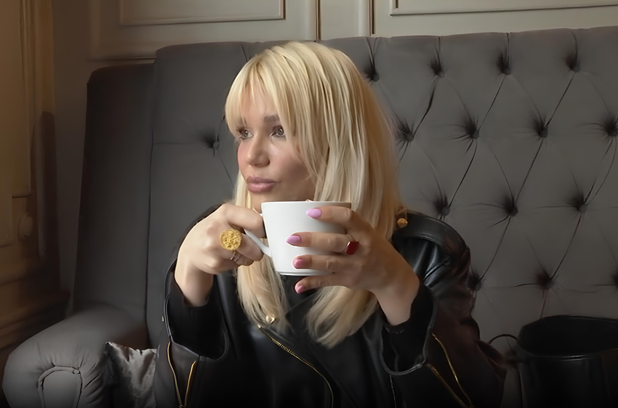 Božić bez nje joj posebno TEŠKO PADA! Pevačica Lena Kovačević se prisetila mudrih reči pokojne majke (VIDEO)