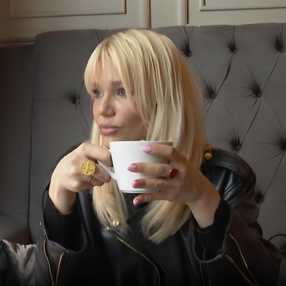 Božić bez nje joj posebno TEŠKO PADA! Pevačica Lena Kovačević se prisetila mudrih reči pokojne majke (VIDEO)