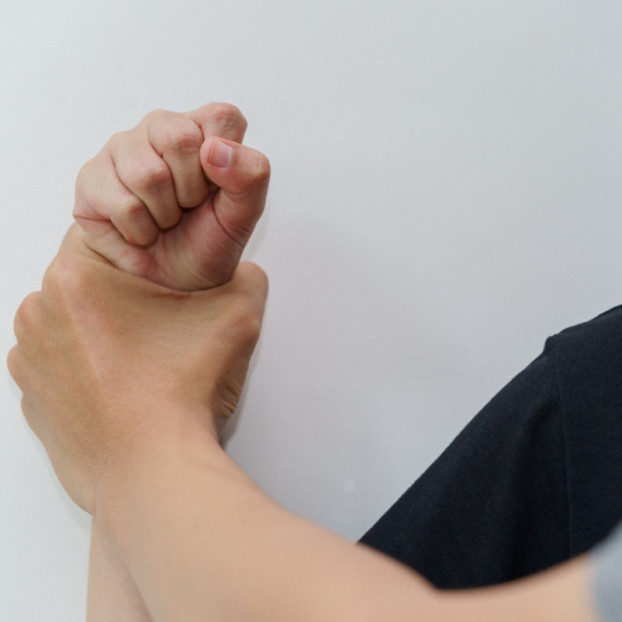 Advokatica za razvode otkrila DESTRUKTIVNU NAVIKU koja je OGROMNA CRVENA ZASTAVA U VEZI (VIDEO)