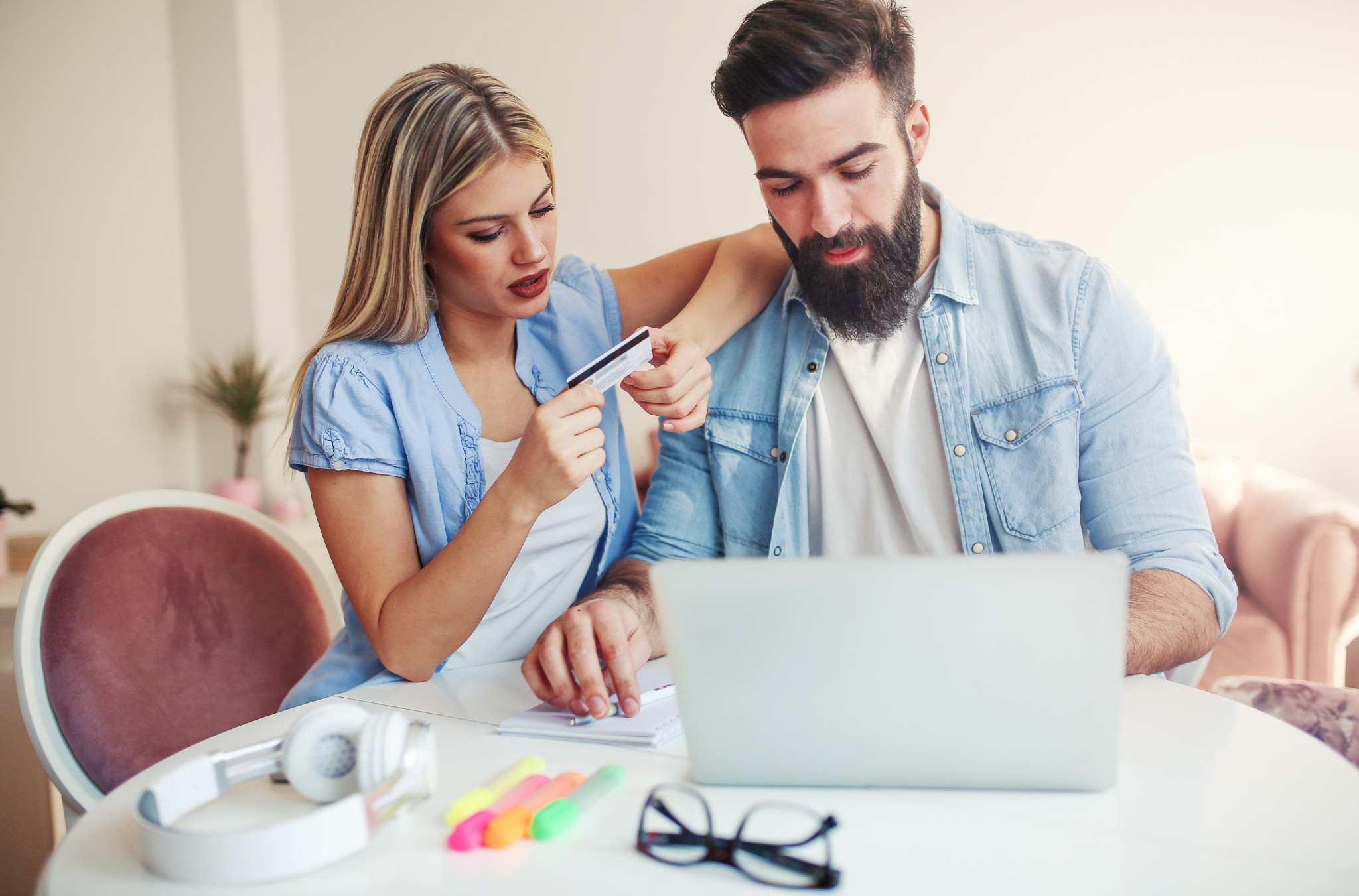 DNEVNI HOROSKOP ZA ČETVRTAK 30. APRIL: DEVICA se suočava s neplaniranim troškovima, VODOLIJE čeka SVAĐA