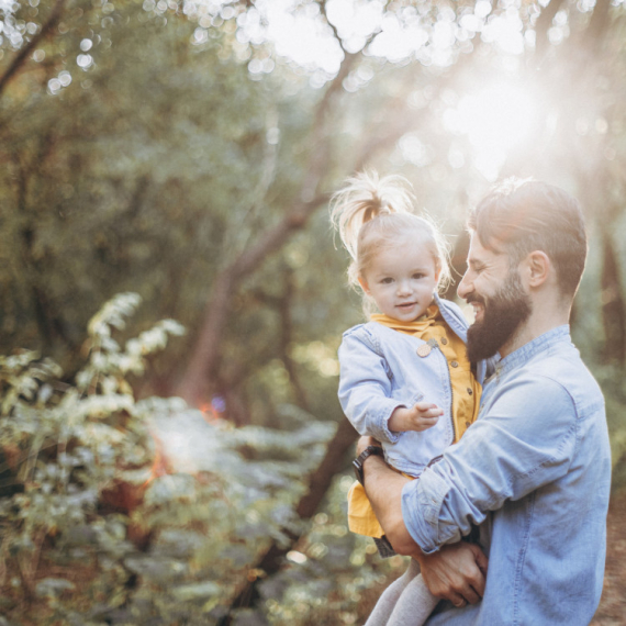 Ćerkica je bila opsednuta "Pepeljugom" a ono ŠTA je njen tata uradio ga kvalifikuje za OCA GODINE! (VIDEO)
